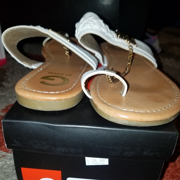 White flat - Picture 2 of 2